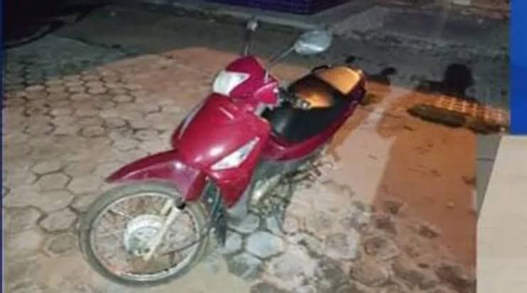 Homem é ameaçado de morte por motociclista por negar dinheiro