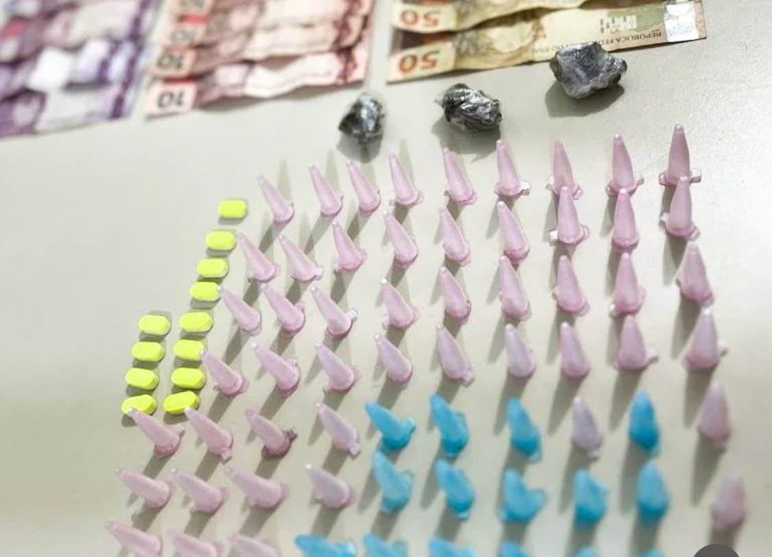 Adolescente é flagrado traficando maconha, cocaína e ecstasy