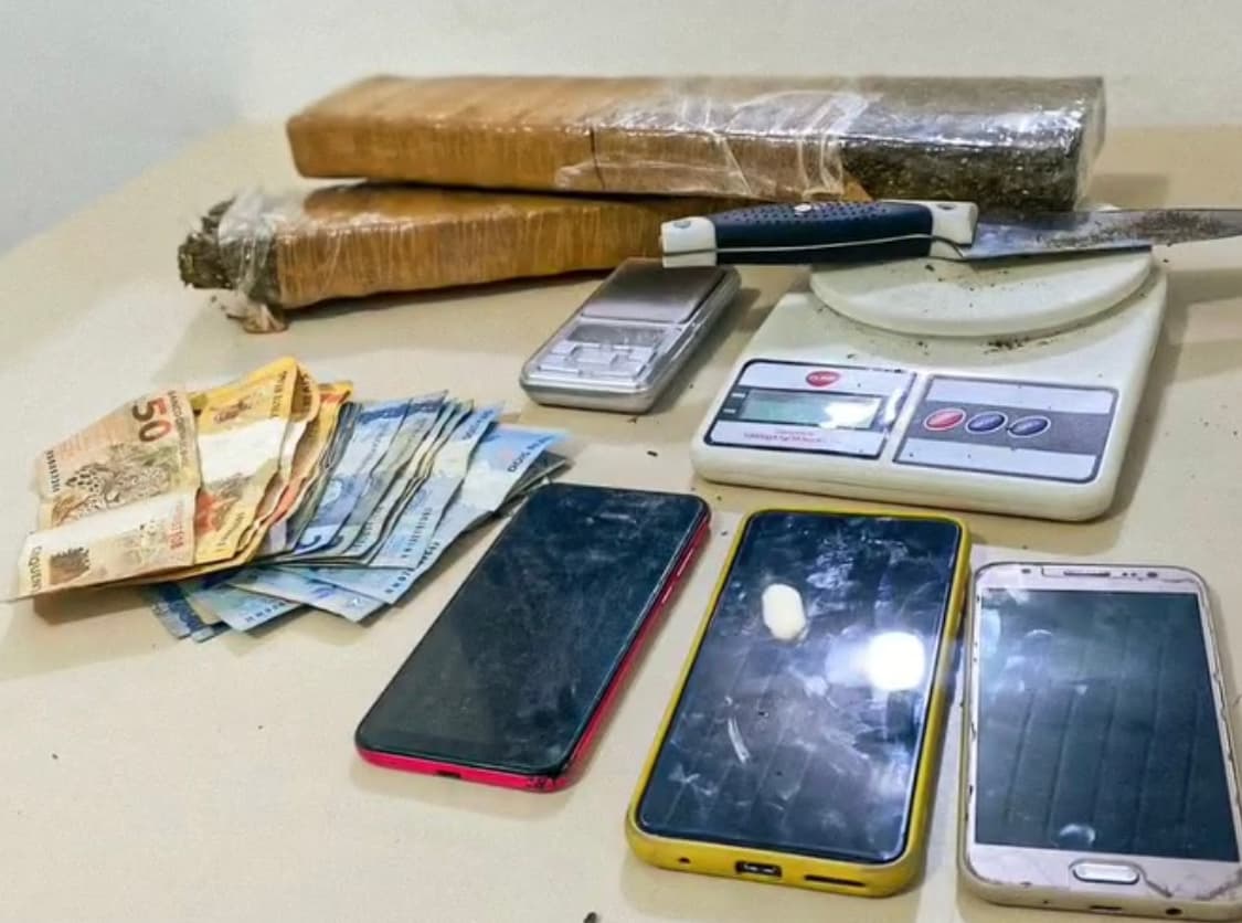 Mais de 1,5 kg de maconha é encontrado pela polícia dentro de micro-ondas