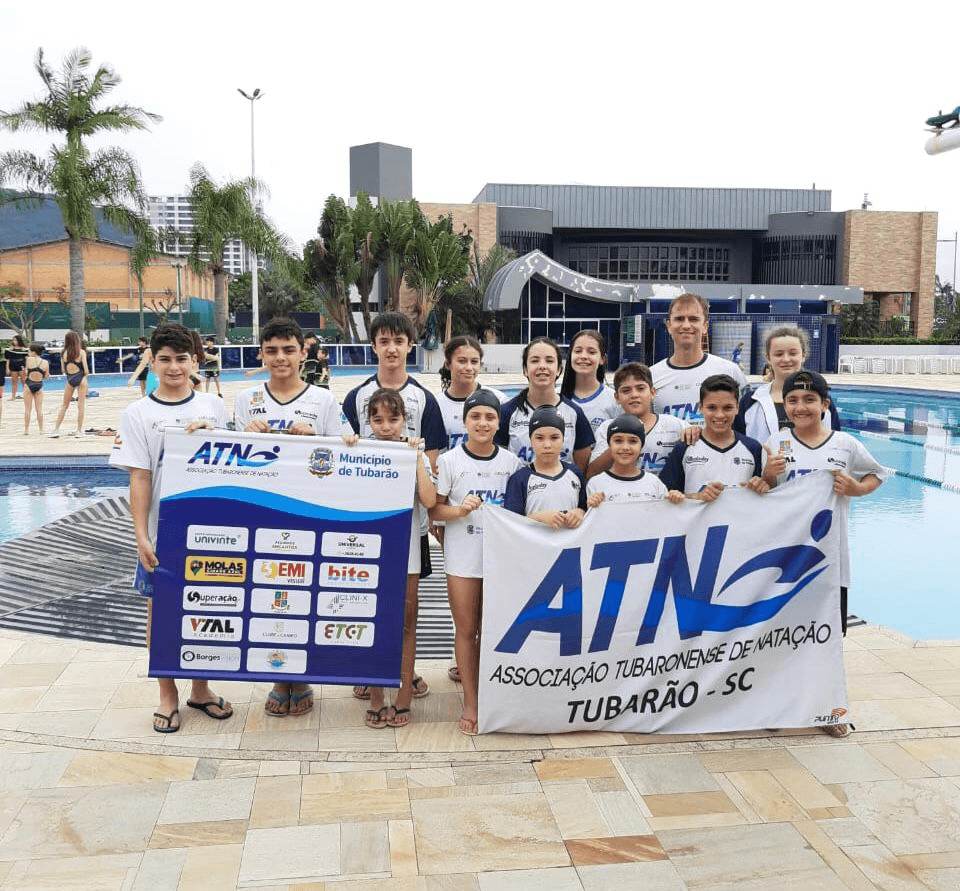 Nadadores tubaronenses conquistam medalhas em estadual mirim