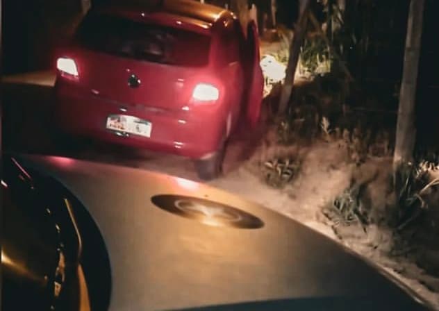 Ladrões de residência batem carro durante perseguição e um deles consegue fugir