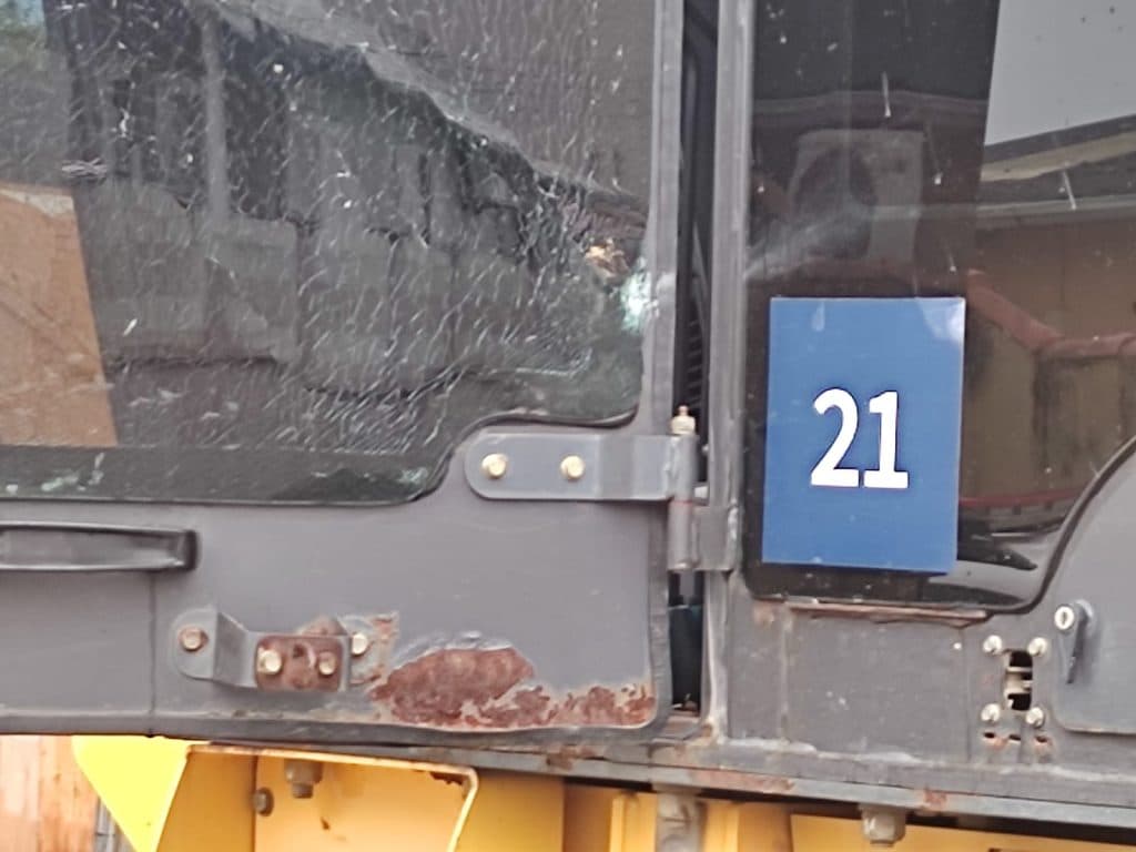 Morador de Tubarão atinge patrola com pedrada