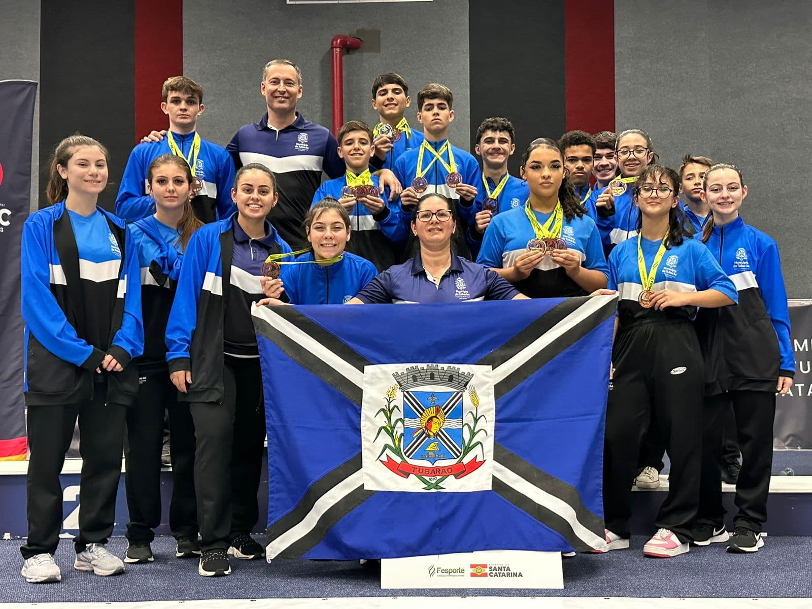 Natação e karatê de Tubarão conquistam medalhas na Olesc