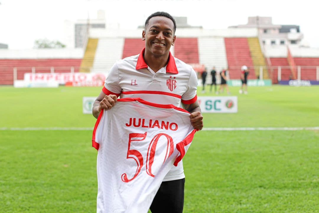 Hercílio Luz confirma saída do atacante Juliano