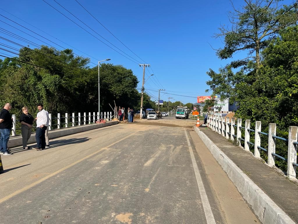 Tráfego na ponte de Capivari de Baixo é liberado um mês após interdição