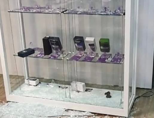 Loja de celulares é arrombada e dezenas de produtos são furtados