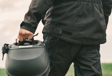 Dois homens são flagrados tentando furtar em mercados
