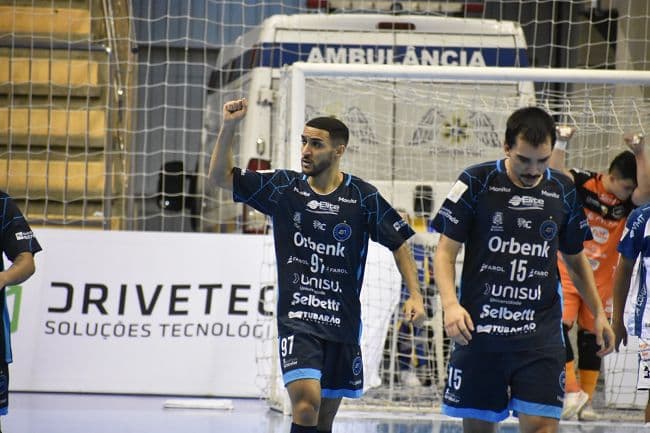 COPA SUL: Tubarão Futsal vence o Pato e está na final