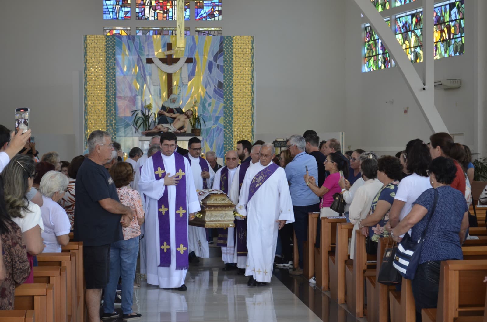 Emoção marca despedida do Padre Raimundo Ghizoni