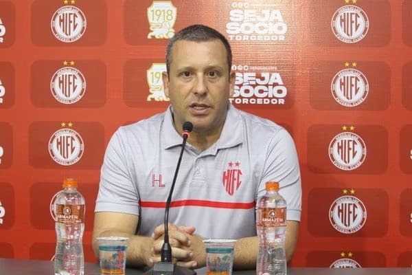 Técnico Raul Cabral é demitido do Hercílio Luz