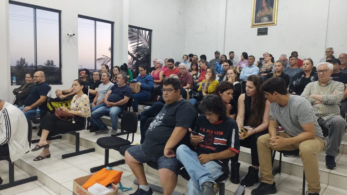 Câmara aceita denúncia e prefeito e vice de Laguna serão investigados pela compra de kits de saúde bucal