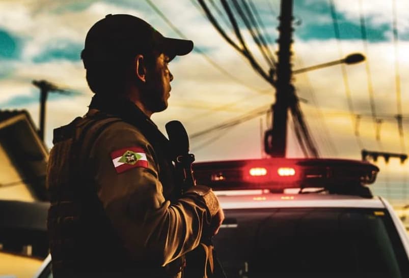 Após perseguição policial, traficante é preso na BR-101