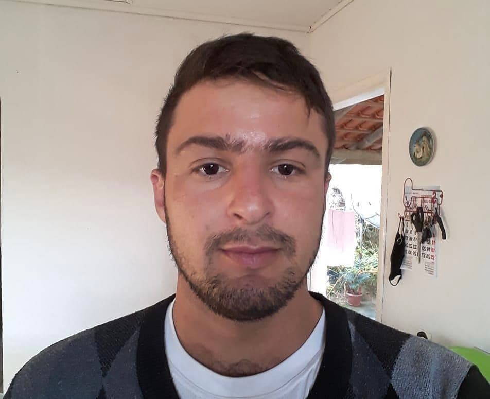 Motociclista não resiste a ferimentos de colisão com caminhonete