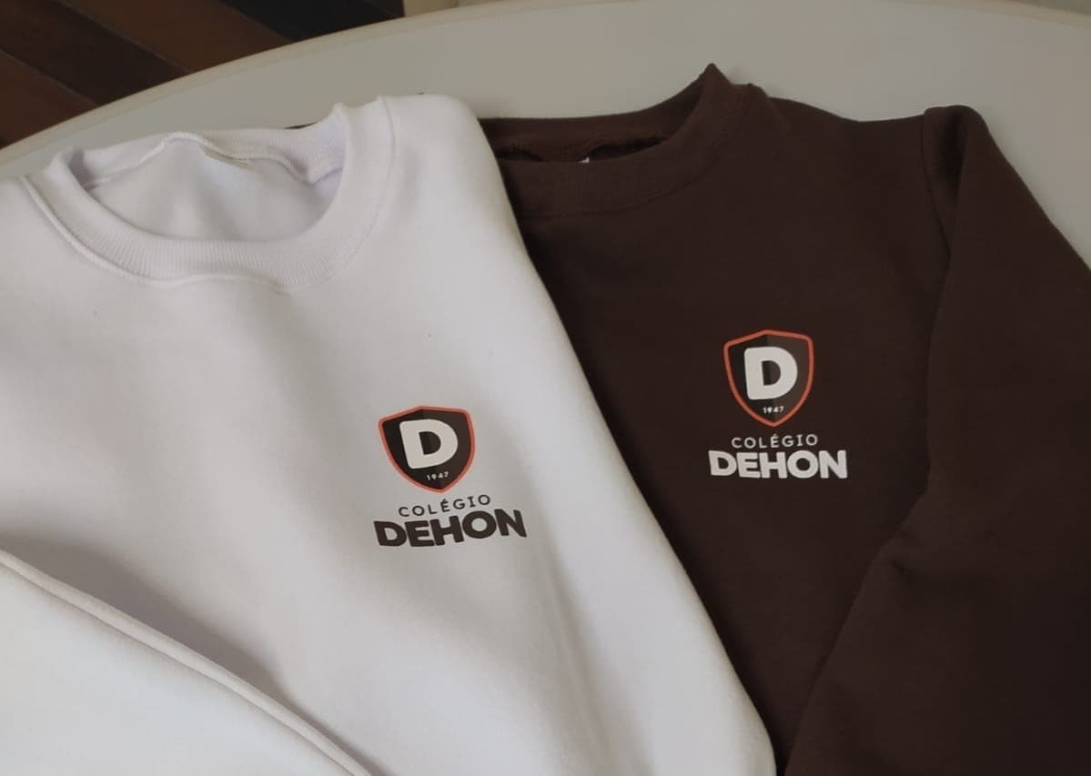 Nova logo do Colégio Dehon chega aos uniformes em 2024