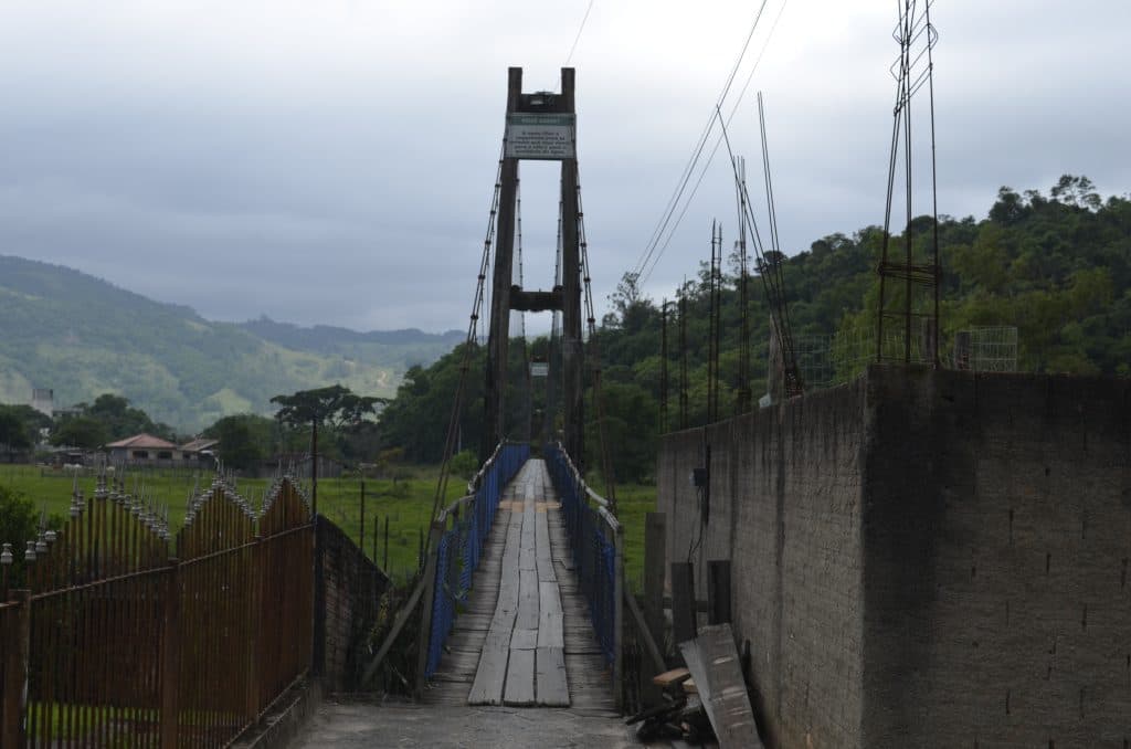 Ponte pênsil da Guarda recebe reparos em Tubarão