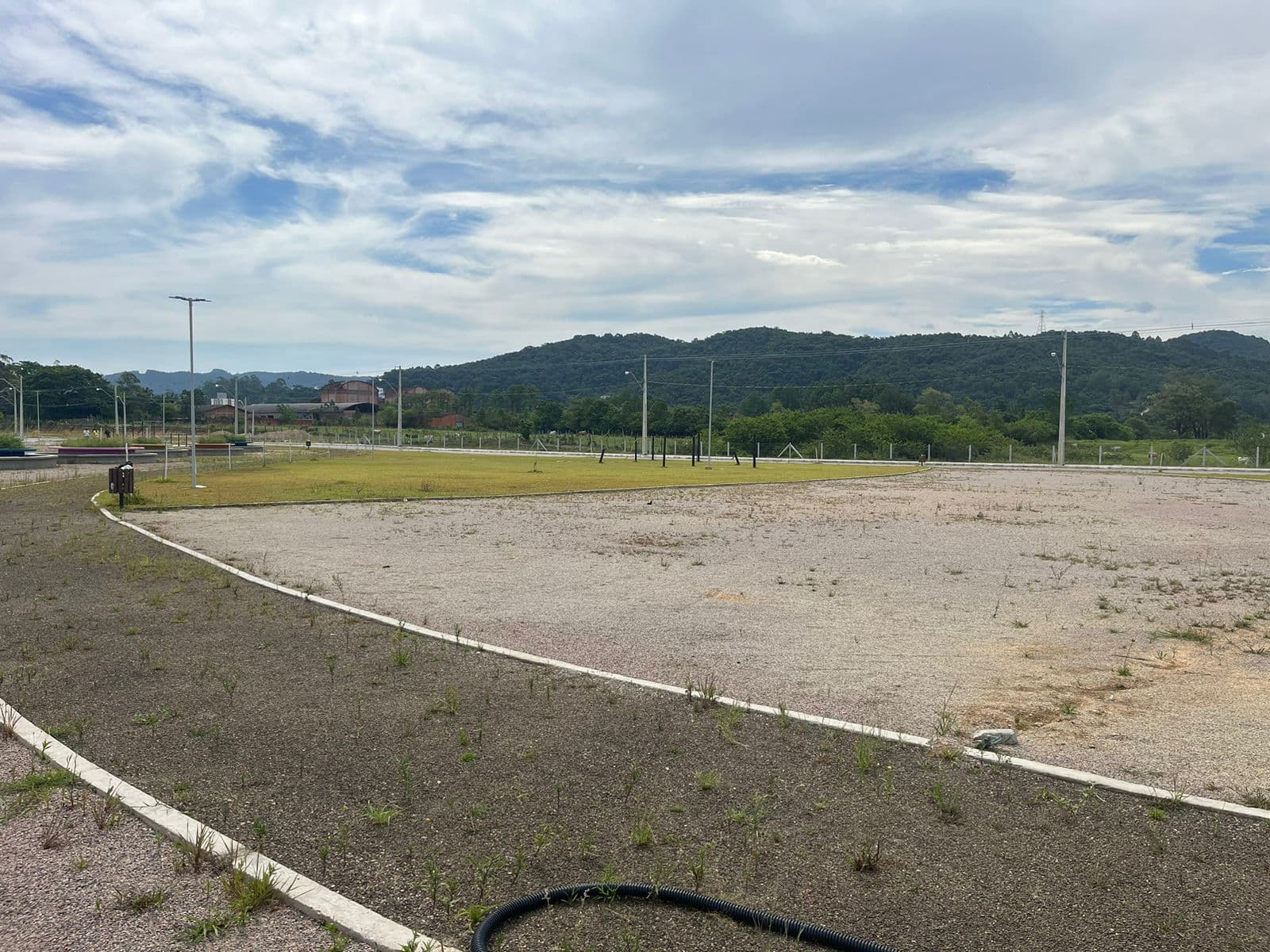 Vândalos roubam 900 metros de fiação em loteamento de Tubarão