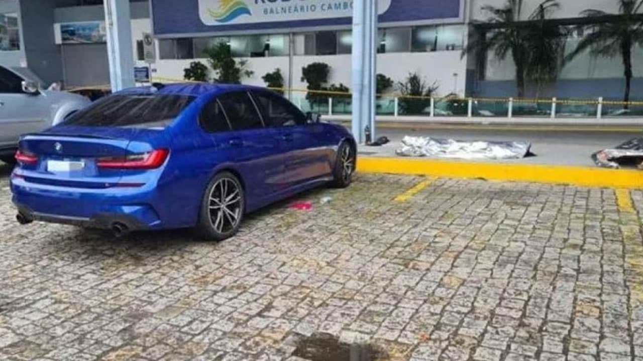 Quatro jovens morrem dentro de carro de luxo em Balneário Camboriú