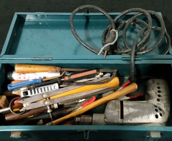 Pedreiro contratado para obra é suspeito de furtar ferramentas e bicicleta