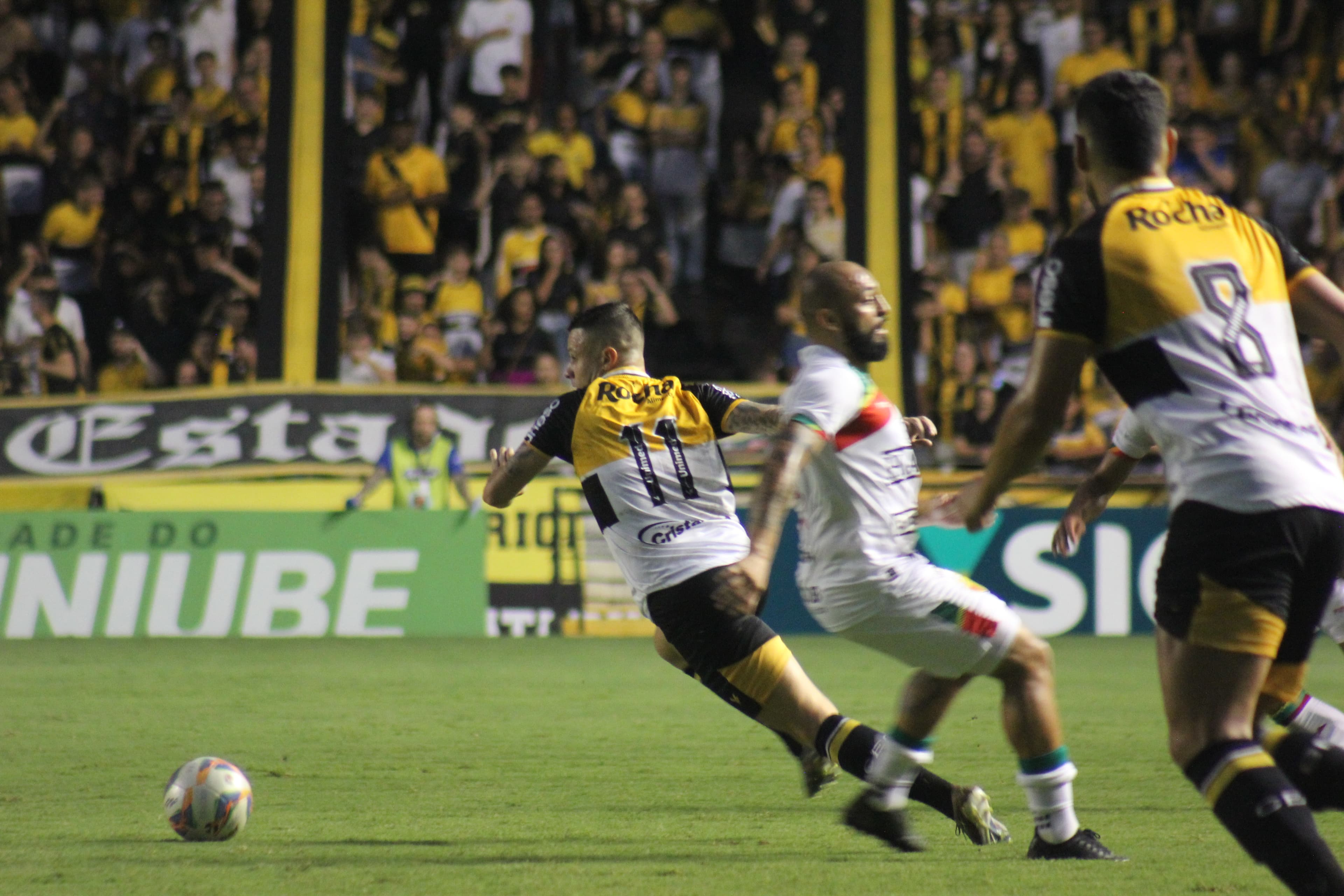 CATARINENSE: Líder Criciúma perde em casa para o Brusque