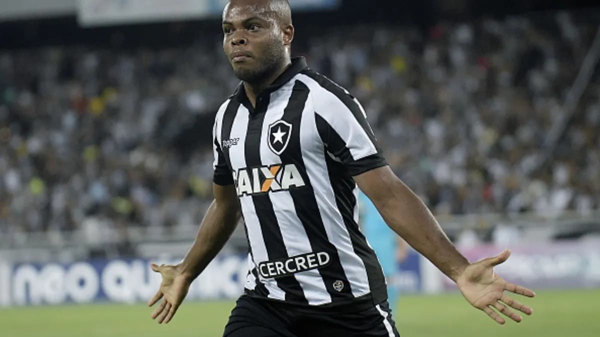 Hercílio Luz confirma contratação de atacante com passagem pela Europa