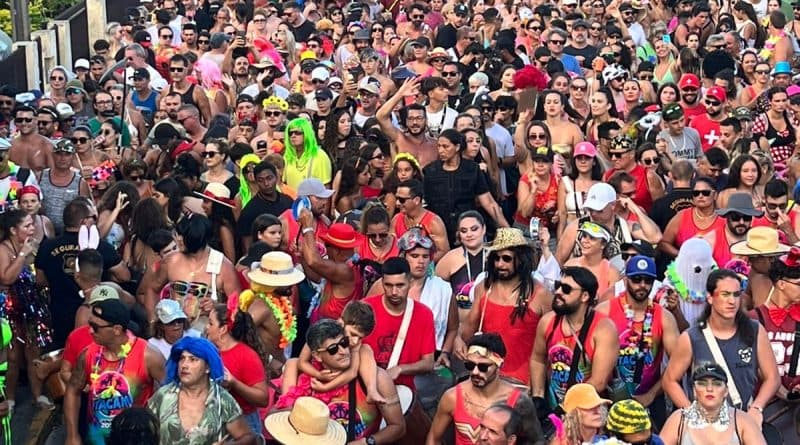 Maior Bloco de Carnaval reuniu mais de 6 mil pessoas em Imbituba