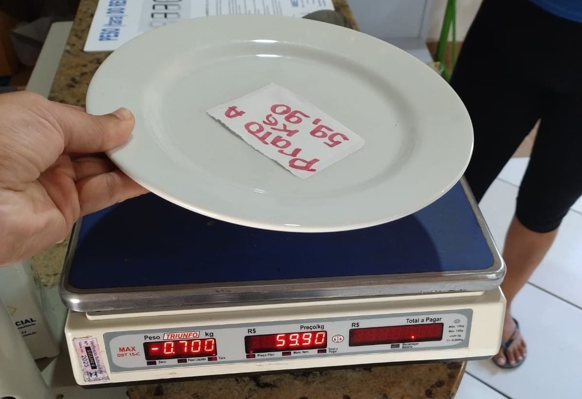 Divulgação do peso do prato nos estabelecimentos que vendem comida a quilo volta a ser exigido
