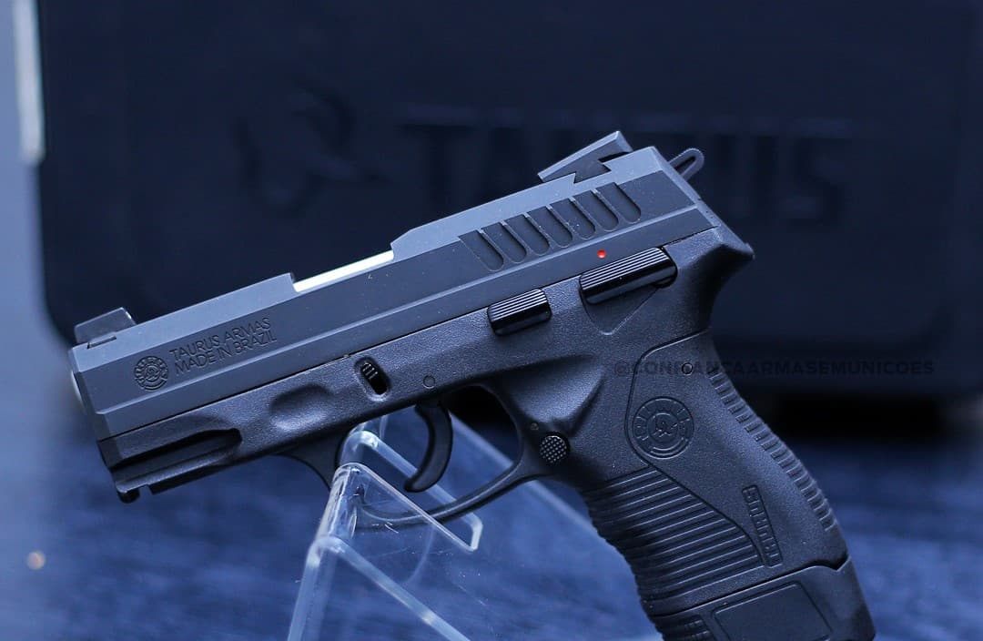 Amigos são presos após disparar tiros para o alto às margens da BR-101