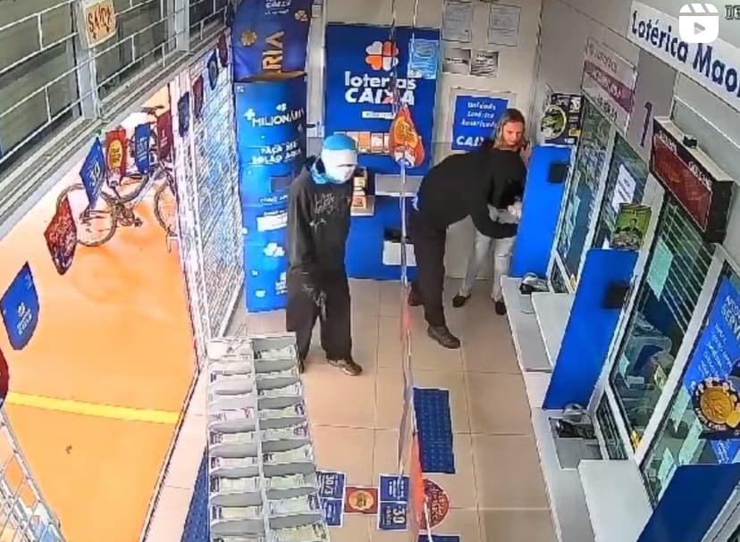 Lotérica é assaltada por bandidos armados e com os rostos cobertos