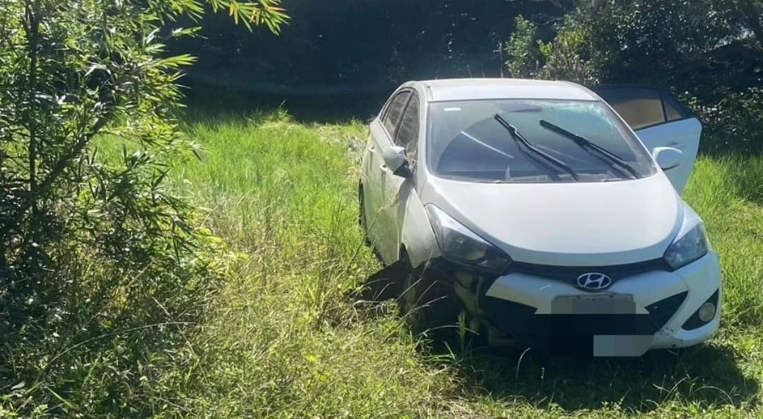 Veículo roubado é reuperado no bairro Alto Arroio