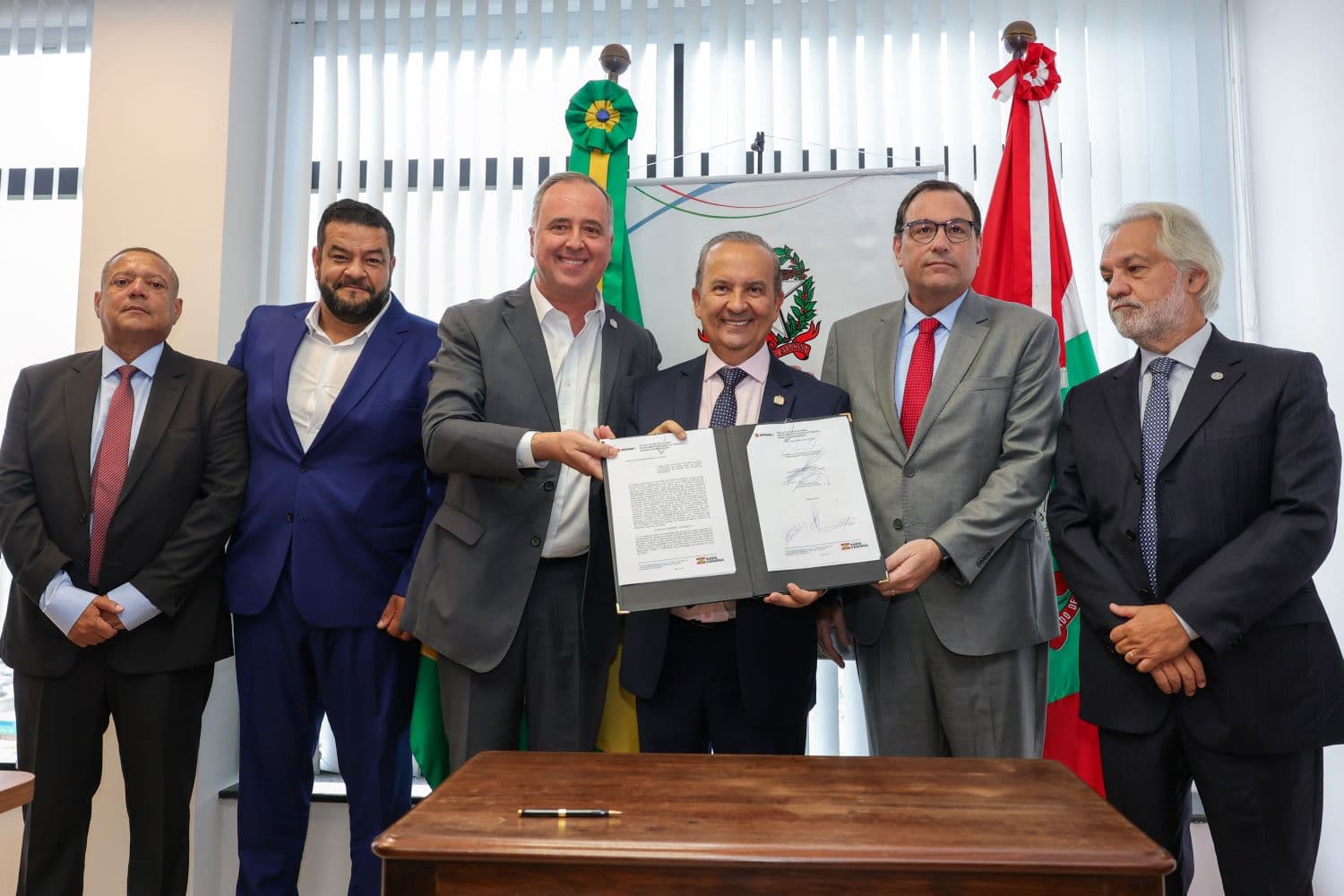 Acordo para diminuir carros nos pátios do Detran é assinado