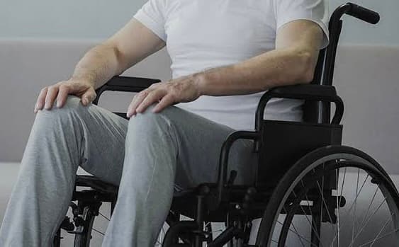 Mulher é acusada de tentar enforcar o marido cadeirante