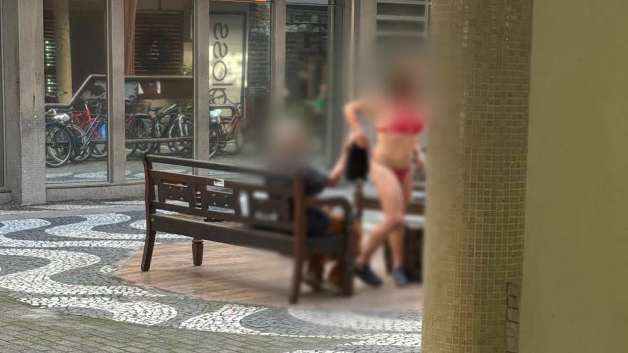 Depois de andar de roupas íntimas no calçadão, travesti agride morador de rua com tijolada