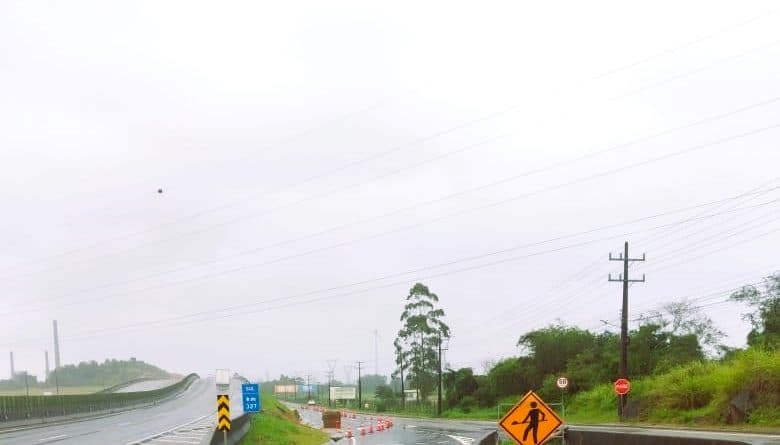 Acesso principal a Capivari de Baixo é liberado pela marginal da BR-101