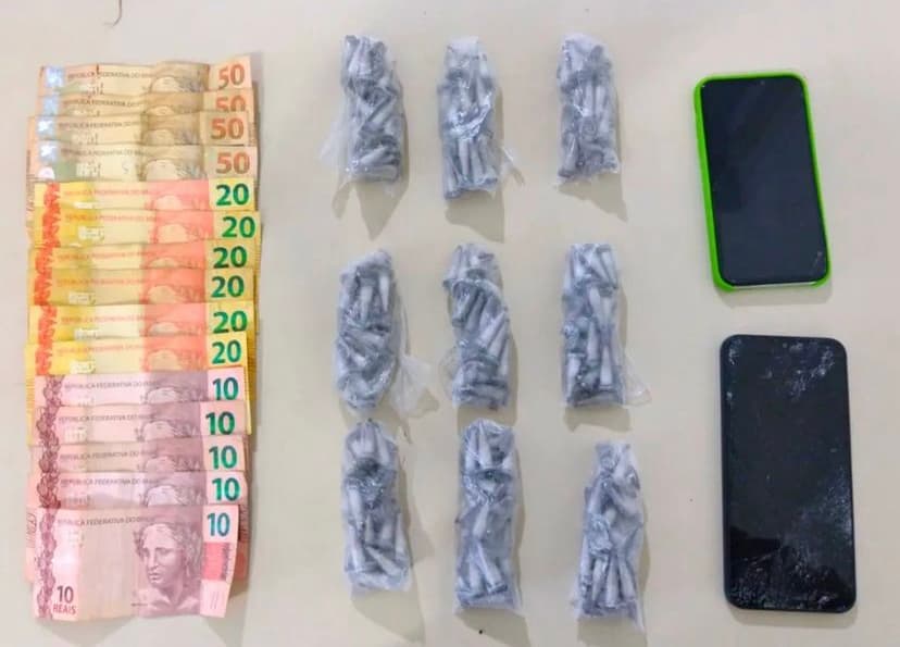 Três adolescentes são apreendidos com 230 pinos de cocaína