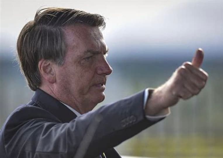 Jair Bolsonaro desembarca no aeroporto de Jaguaruna na tarde desta quarta-feira (24)