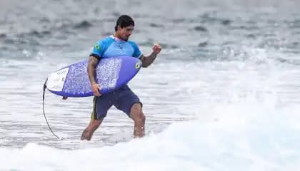 🥉 OLIMPÍADA: Gabriel Medina ganha medalha de bronze no surfe após vencer peruano