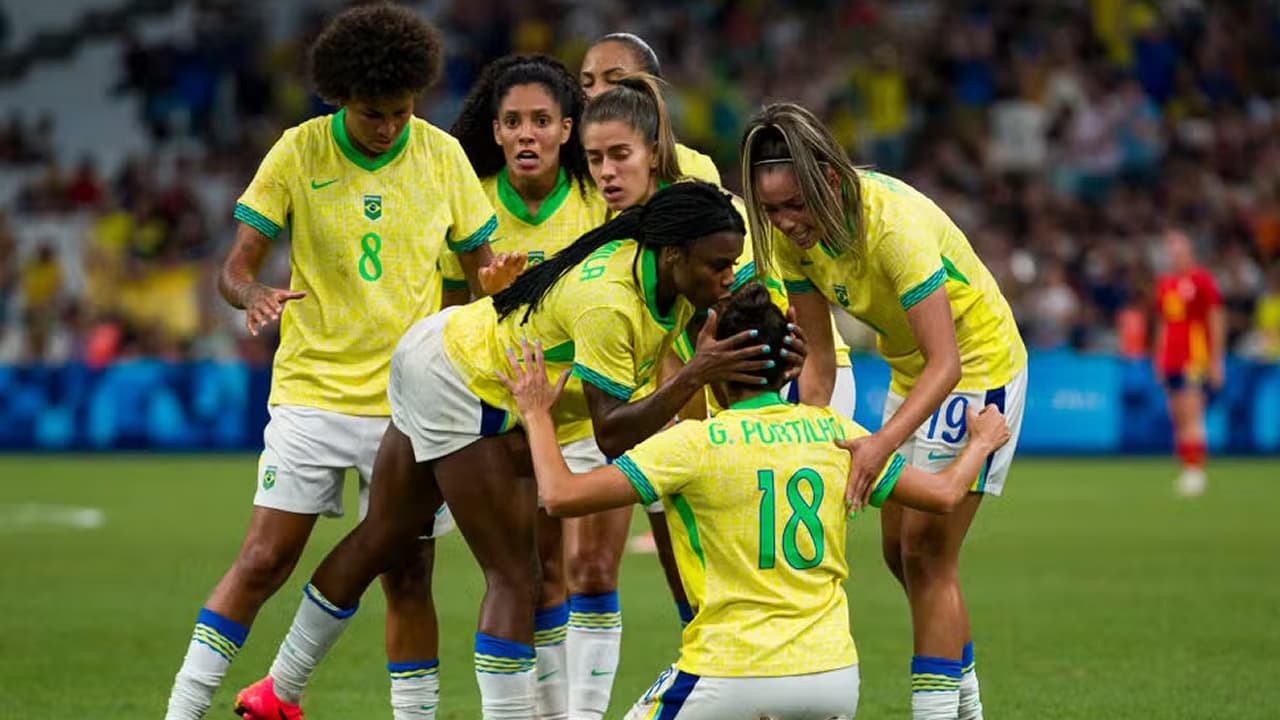 OLIMPÍADA: Brasil atropela campeã mundial Espanha e vai à final do futebol feminino após 16 anos