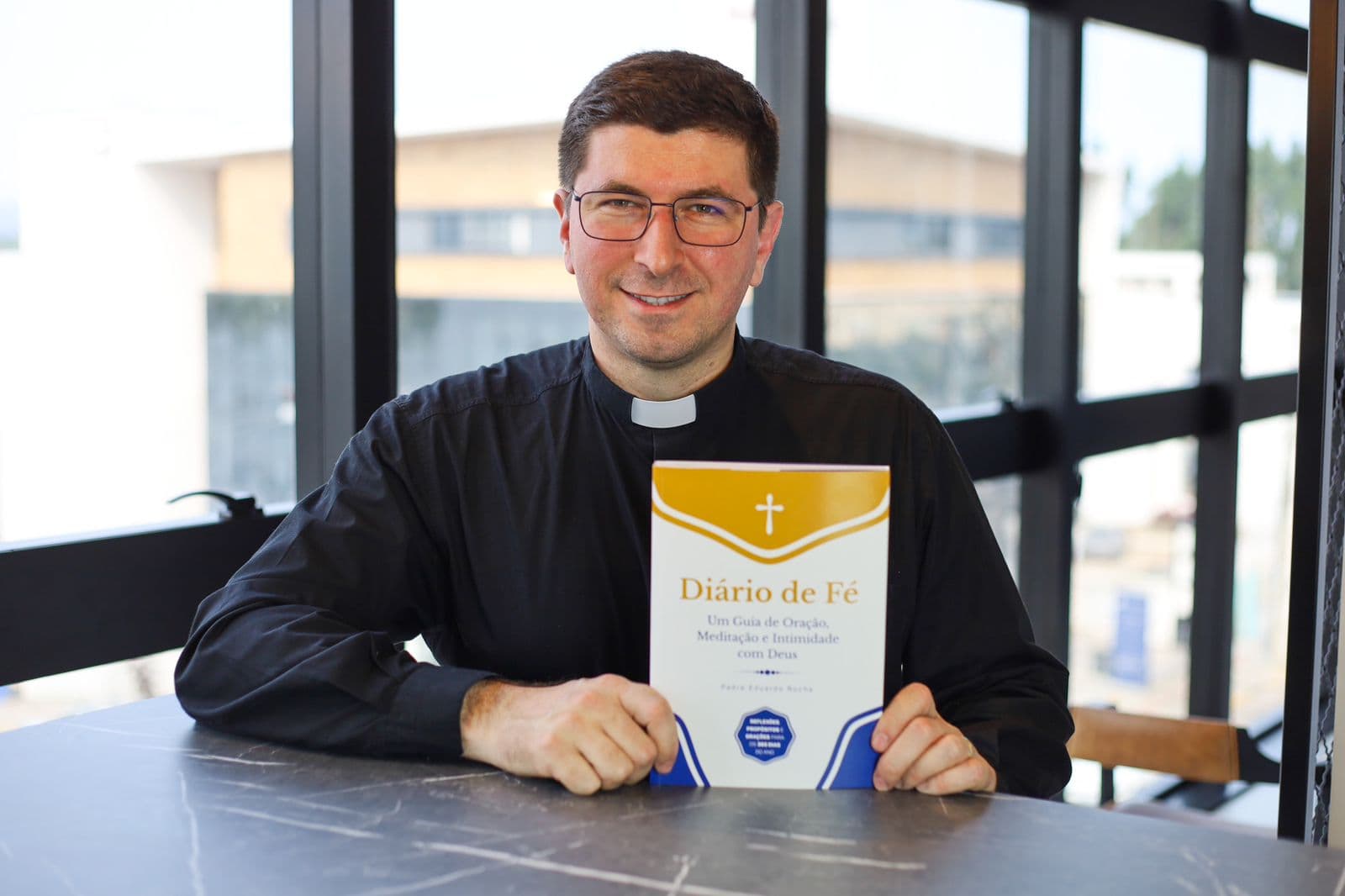 Padre Eduardo lança o livro “Diário de Fé – Um Guia de Oração, Meditação e Intimidade com Deus”