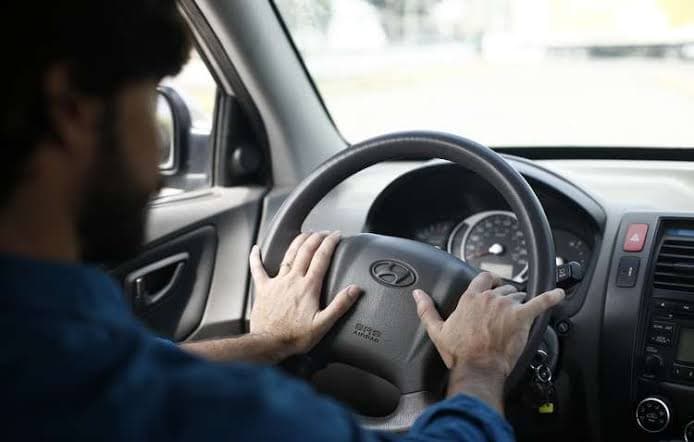 Homem é atacado e roubado pela ex-mulher e o atual companheiro dela