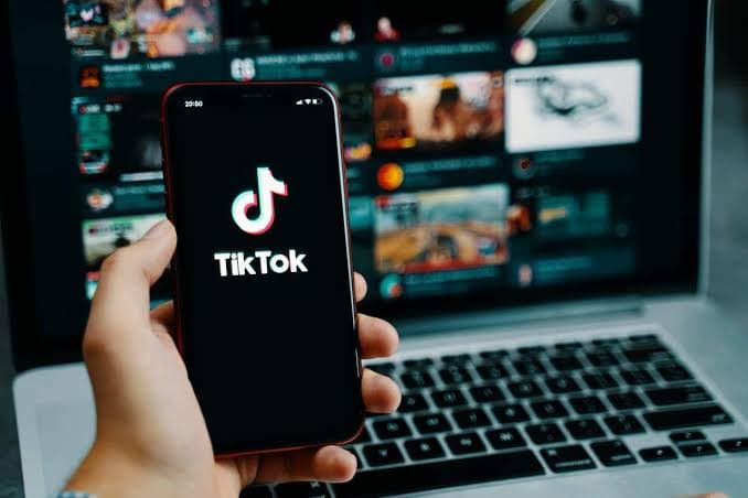 Governo processa TikTok por tratamento irregular de dados de crianças