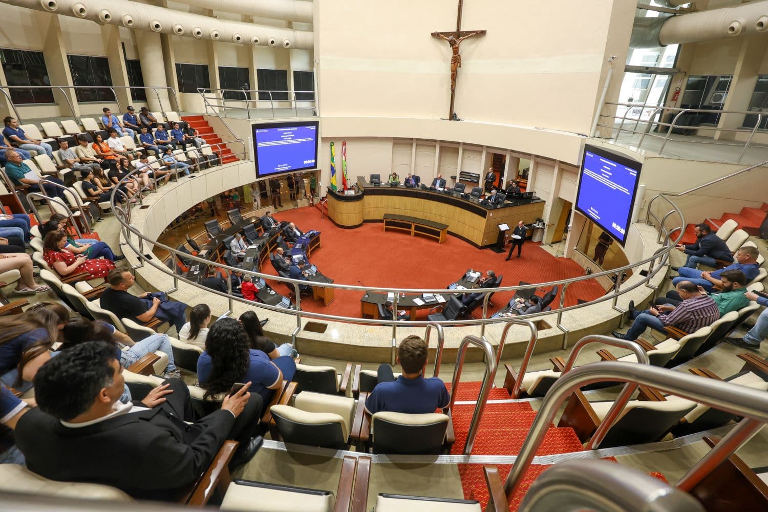 Governo de SC pretende retomar transferências voluntárias aos municípios ainda neste mês