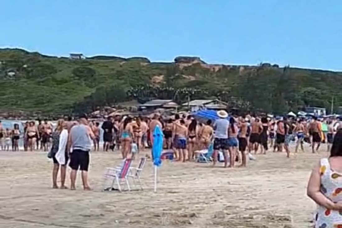 Pai e filha são arrastados por corrente de retorno e se afogam em praia sem guarda-vidas