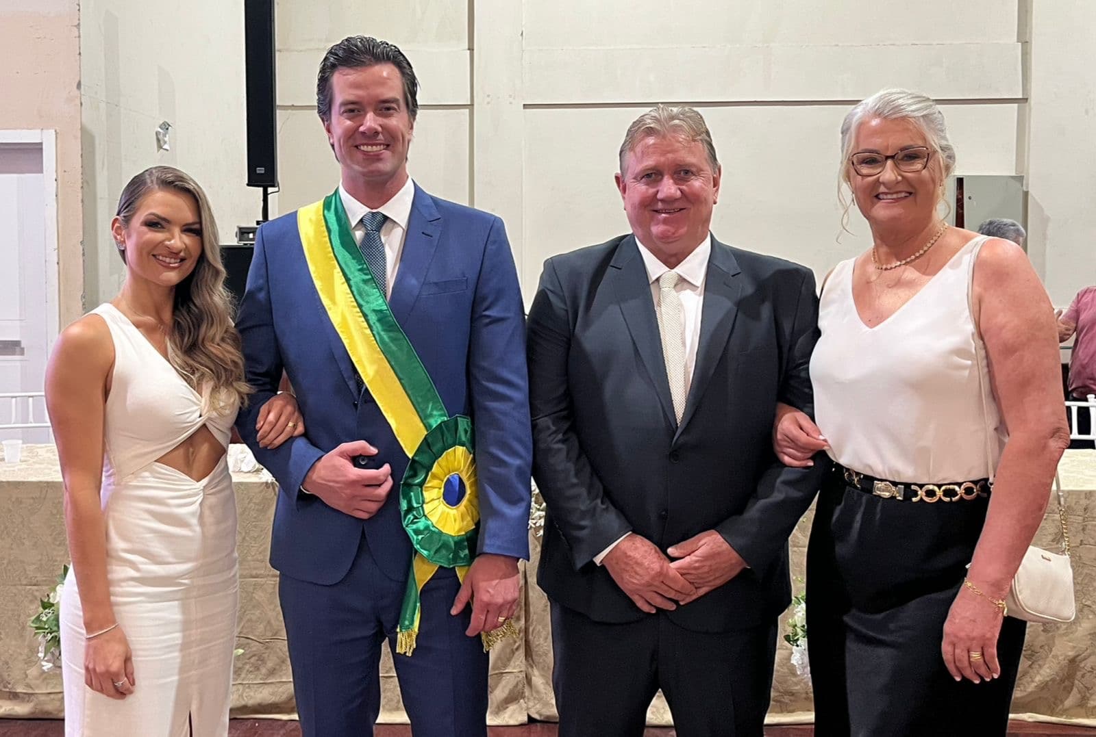 Laurinho Boeing e Duda Schueroff são empossados prefeito e vice de Braço do Norte