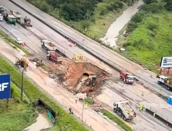 Tráfego na BR-101, em Biguaçu, é liberado após 80 horas ininterruptas de reparo