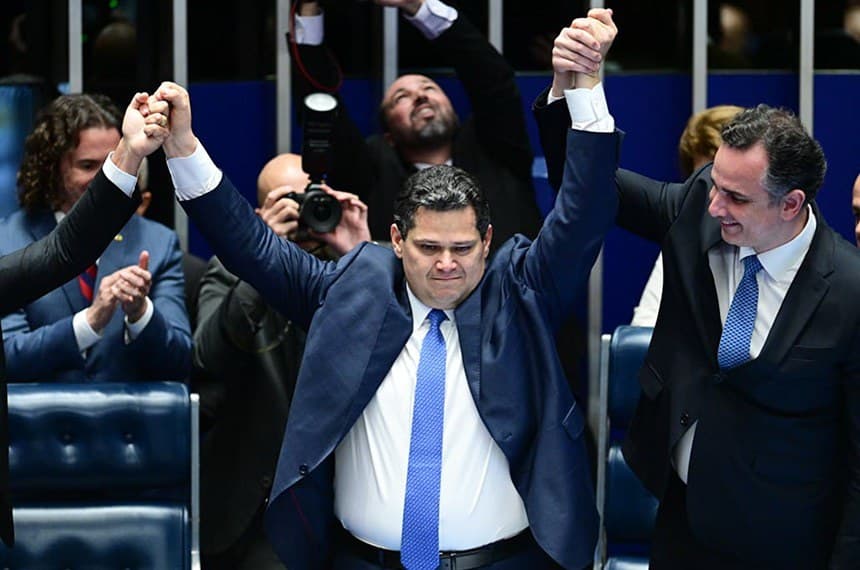 Davi Alcolumbre (UB-AP) é o novo presidente do Senado