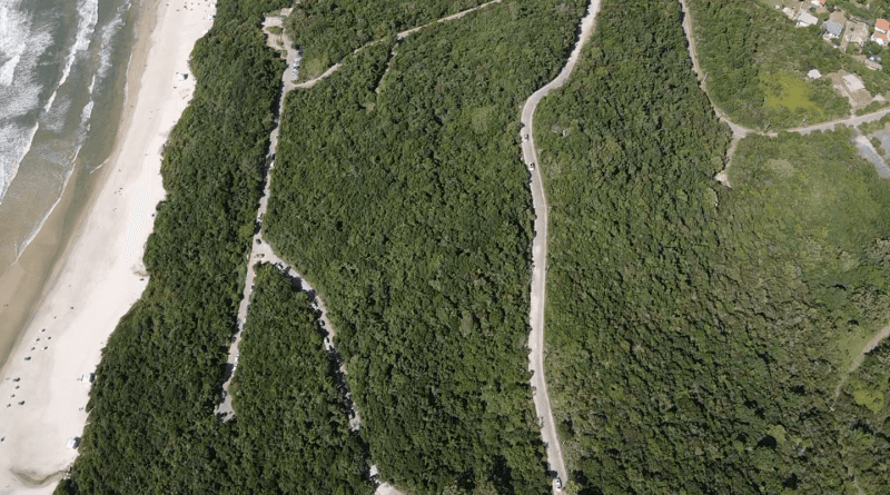 Novo binário na Praia do Rosa Norte amplia vagas de estacionamento e visa melhorar a mobilidade