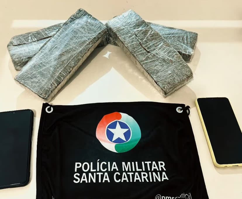 Casal é preso com quase 2,5 quilos de maconha