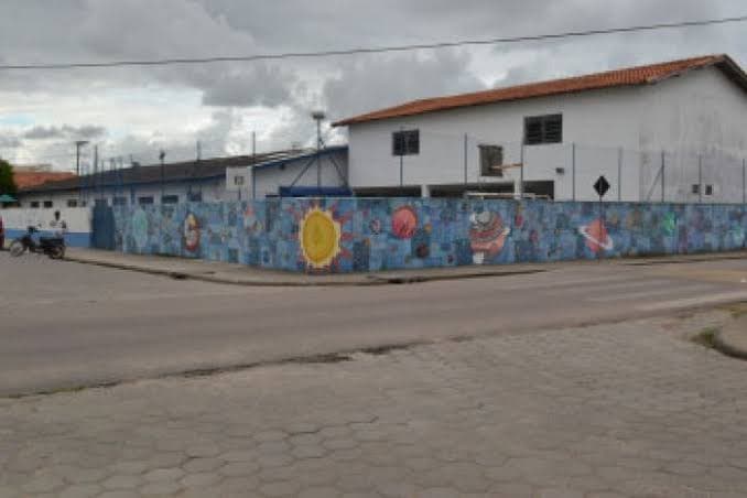 Seis meses depois de interdição, alunos voltam a estudar na Escola Maria Emília Rocha