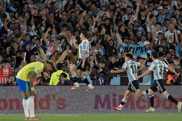 Brasil sofre maior derrota de sua história em eliminatórias