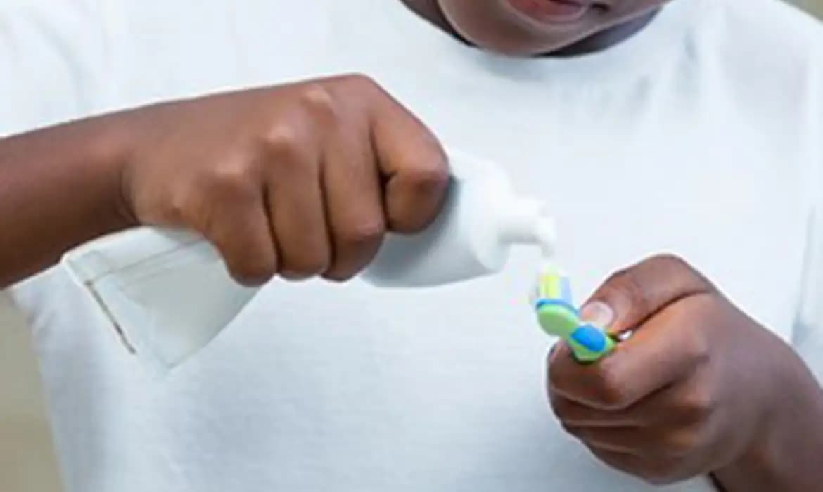 Anvisa suspende creme dental da Colgate após relatos de reações